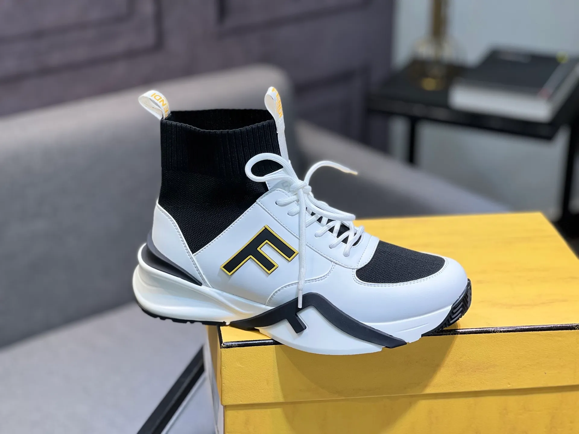 Men's shoes 💰580 FENDI men's fashion casual shoes 👟Hot sale🔥Official website 1:1 replica ⬆️Original quality - Original leather - Original breathable mesh lining Original outsole 1:1 replica, code number 38-44 (45-46 customized)